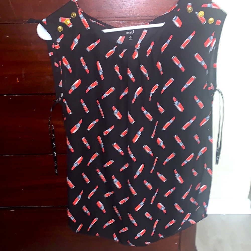 Fun casual lipstick top